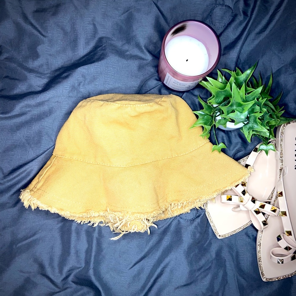 Super cute Tan Sun/bucket hat ☀️
